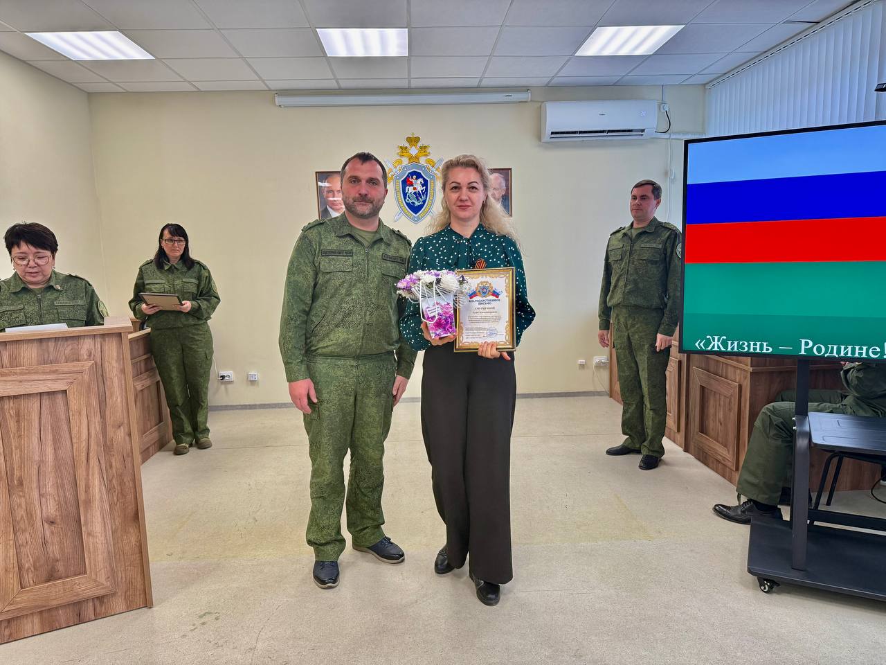 Воспитание чувства любви и гордости за нашу страну - одна из основных задач учителей! Воспитание чувства любви и гордости за нашу страну - одна из основных задач учителей!