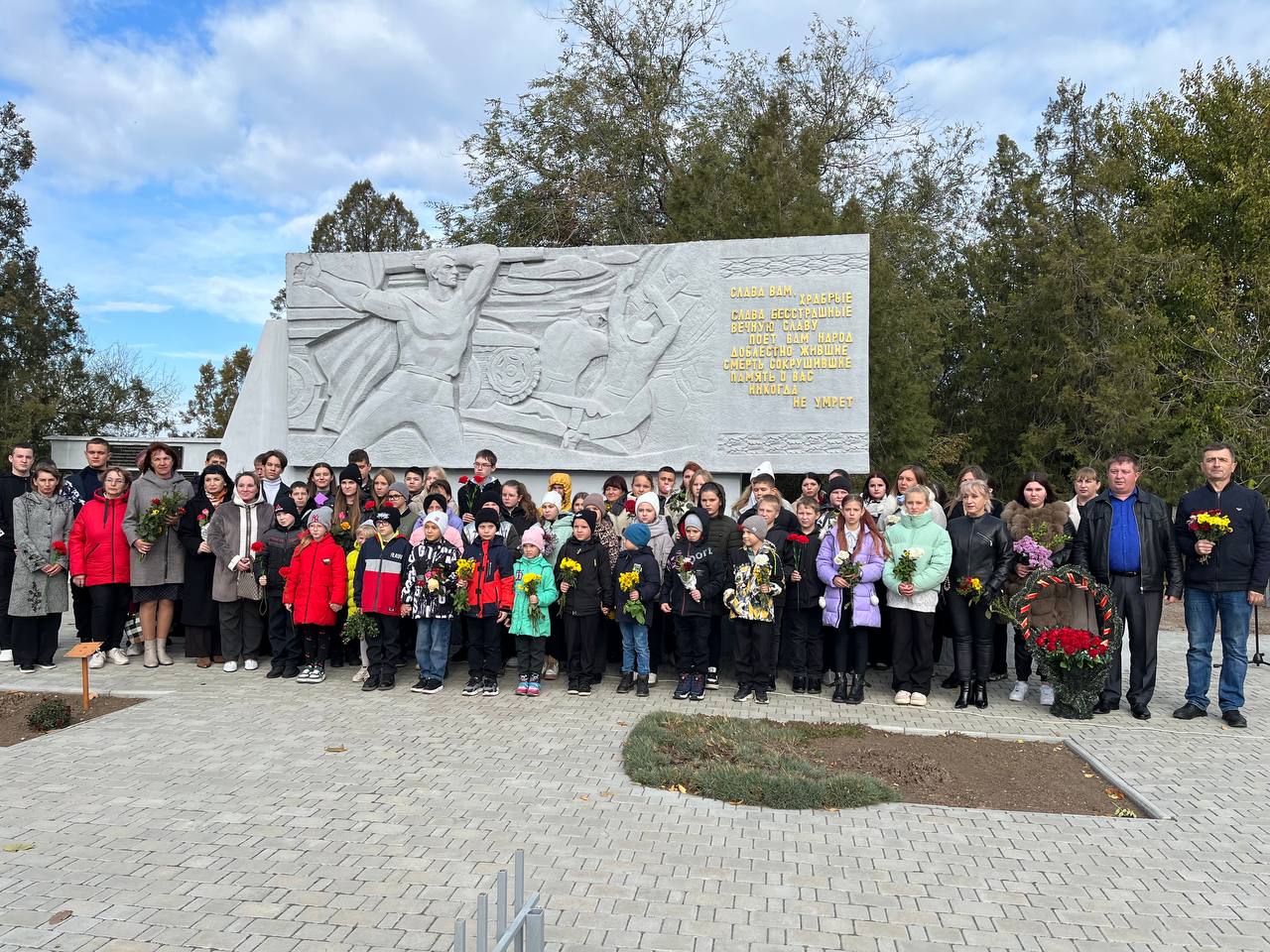 Помним. Скорбим. Благодарим Помним. Скорбим. Благодарим