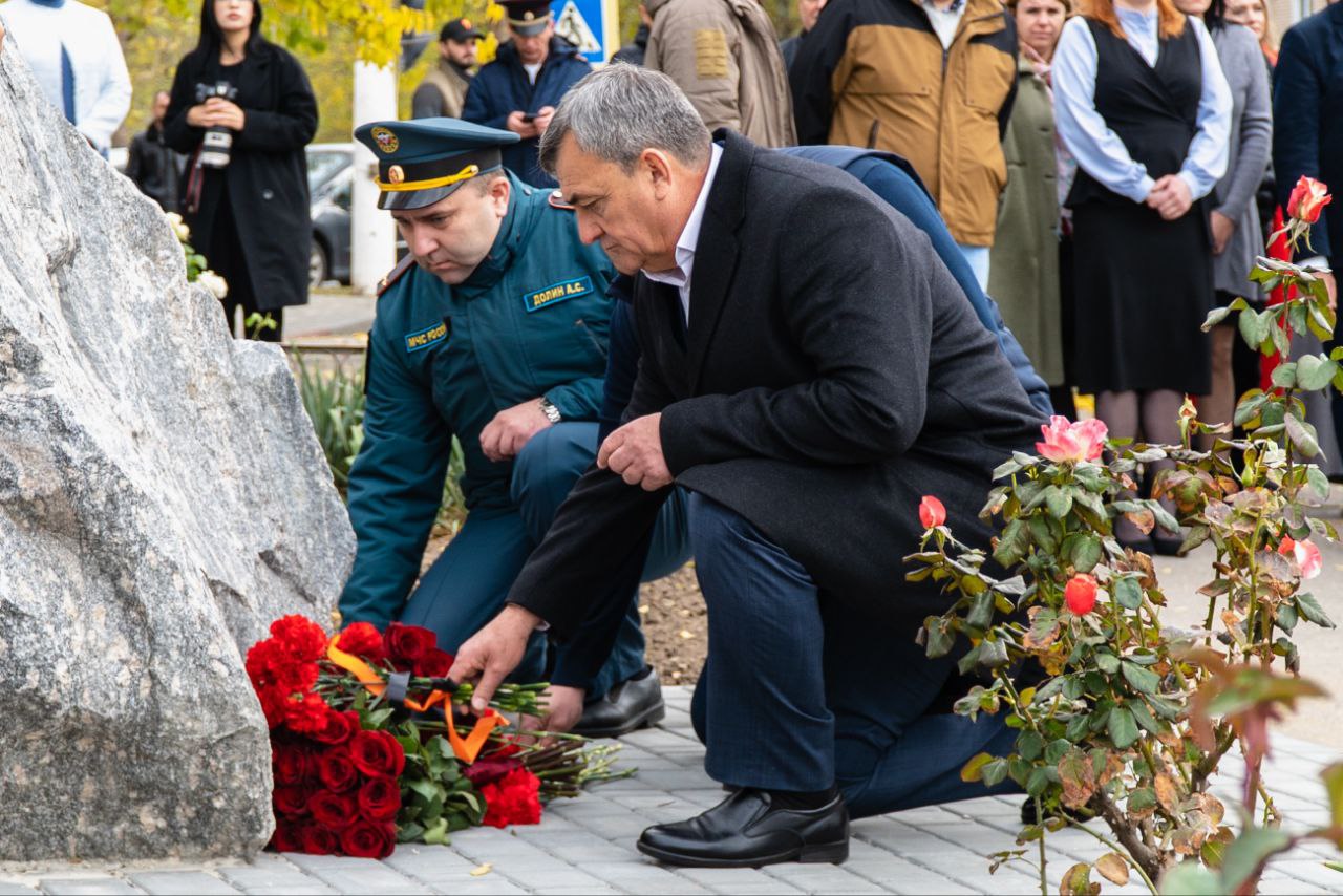 Сергей Золотарёв: Принял участие в церемонии открытия закладного камня на месте установки памятника военным корреспондентам, погибшим при исполнении профессионального долга в зоне СВО Сергей Золотарёв: Принял участие в церемонии открытия закладного камня на месте установки памятника военным корреспондентам, погибшим при исполнении профессионального долга в зоне СВО