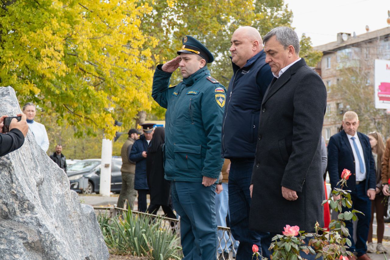 Сергей Золотарёв: Принял участие в церемонии открытия закладного камня на месте установки памятника военным корреспондентам, погибшим при исполнении профессионального долга в зоне СВО Сергей Золотарёв: Принял участие в церемонии открытия закладного камня на месте установки памятника военным корреспондентам, погибшим при исполнении профессионального долга в зоне СВО