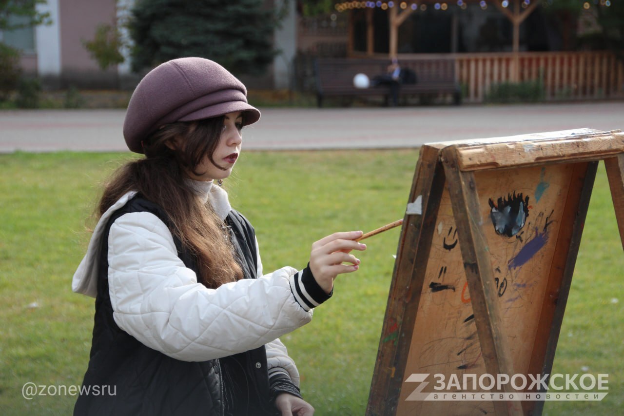 В Мелитополе прошёл пленэр «Городская палитра» с участием воспитанников детской художественной школы В Мелитополе прошёл пленэр «Городская палитра» с участием воспитанников детской художественной школы