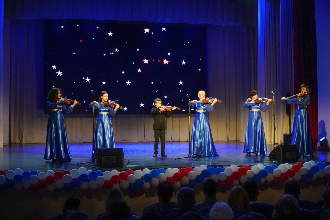 Во Дворце культуры железнодорожников состоялся праздничный концерт в честь 82-й годовщины Освобождения Мелитополя и Дня города Во Дворце культуры железнодорожников состоялся праздничный концерт в честь 82-й годовщины Освобождения Мелитополя и Дня города