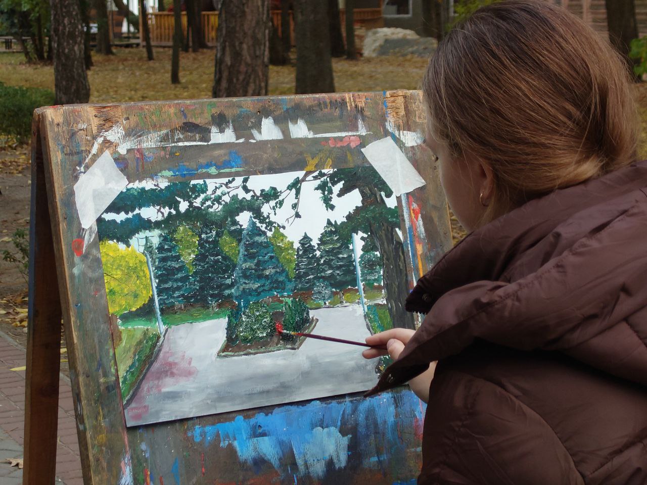 Юные таланты пленэра "Городская палитра" рисуют любимый город!