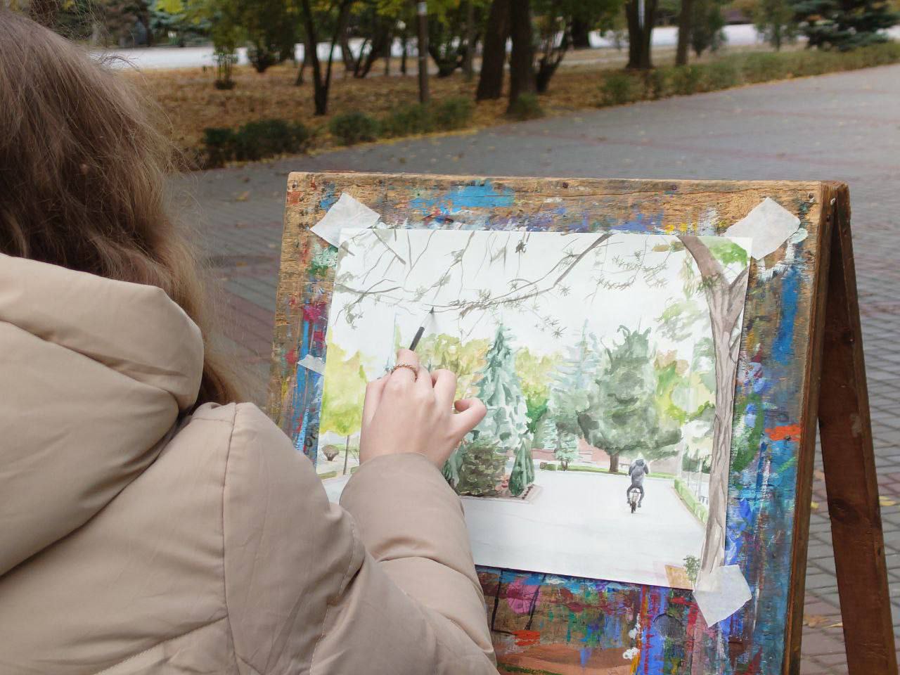 Юные таланты пленэра "Городская палитра" рисуют любимый город! Юные таланты пленэра "Городская палитра" рисуют любимый город!