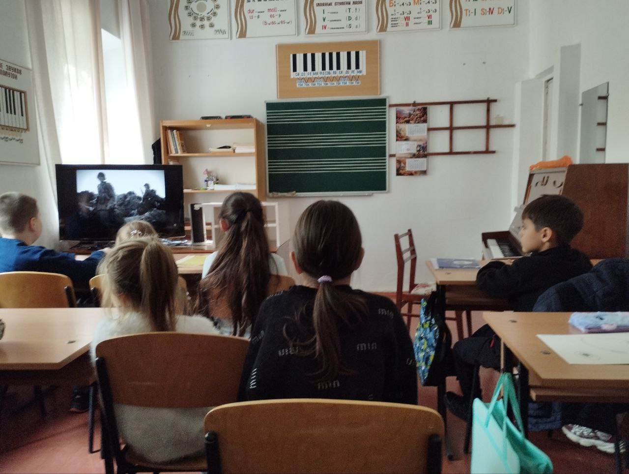 С Днем освобождения, родной город! Пусть искусство вдохновляет нас на мир и процветание! С Днем освобождения, родной город! Пусть искусство вдохновляет нас на мир и процветание!