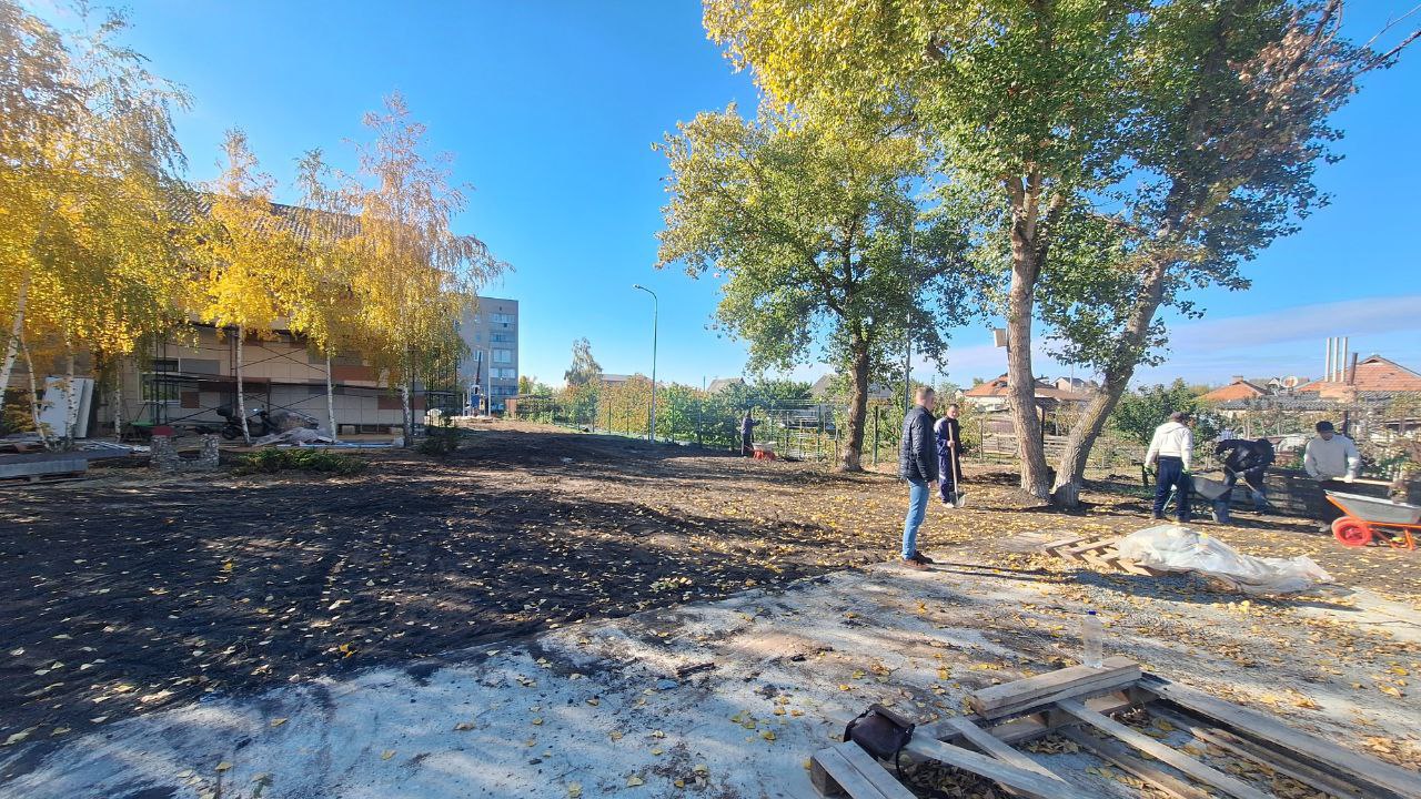 Представители шефов из Архангельской области проинспектировали ремонт ДК в Терпенье Представители шефов из Архангельской области проинспектировали ремонт ДК в Терпенье