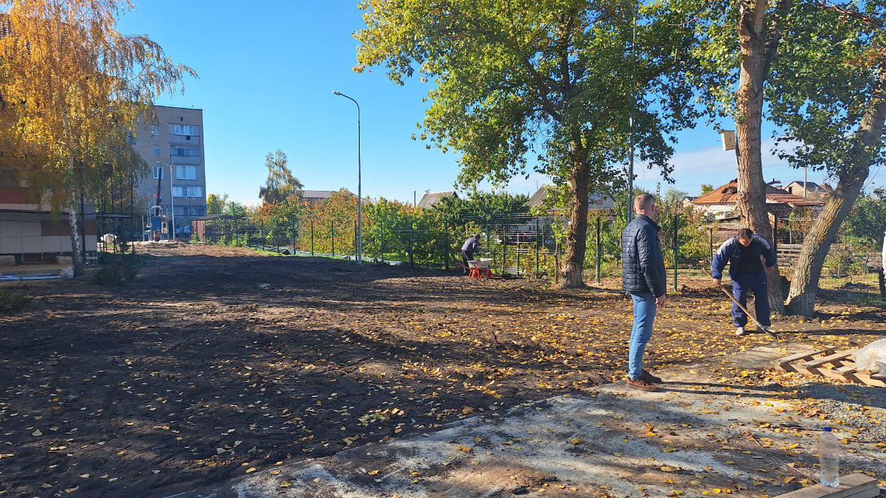 Представители шефов из Архангельской области проинспектировали ремонт ДК в Терпенье Представители шефов из Архангельской области проинспектировали ремонт ДК в Терпенье