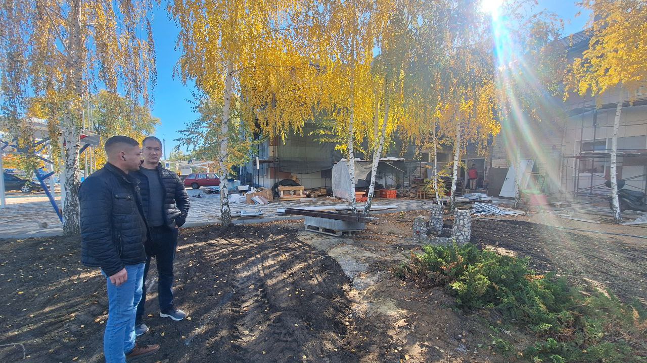 Представители шефов из Архангельской области проинспектировали ремонт ДК в Терпенье Представители шефов из Архангельской области проинспектировали ремонт ДК в Терпенье