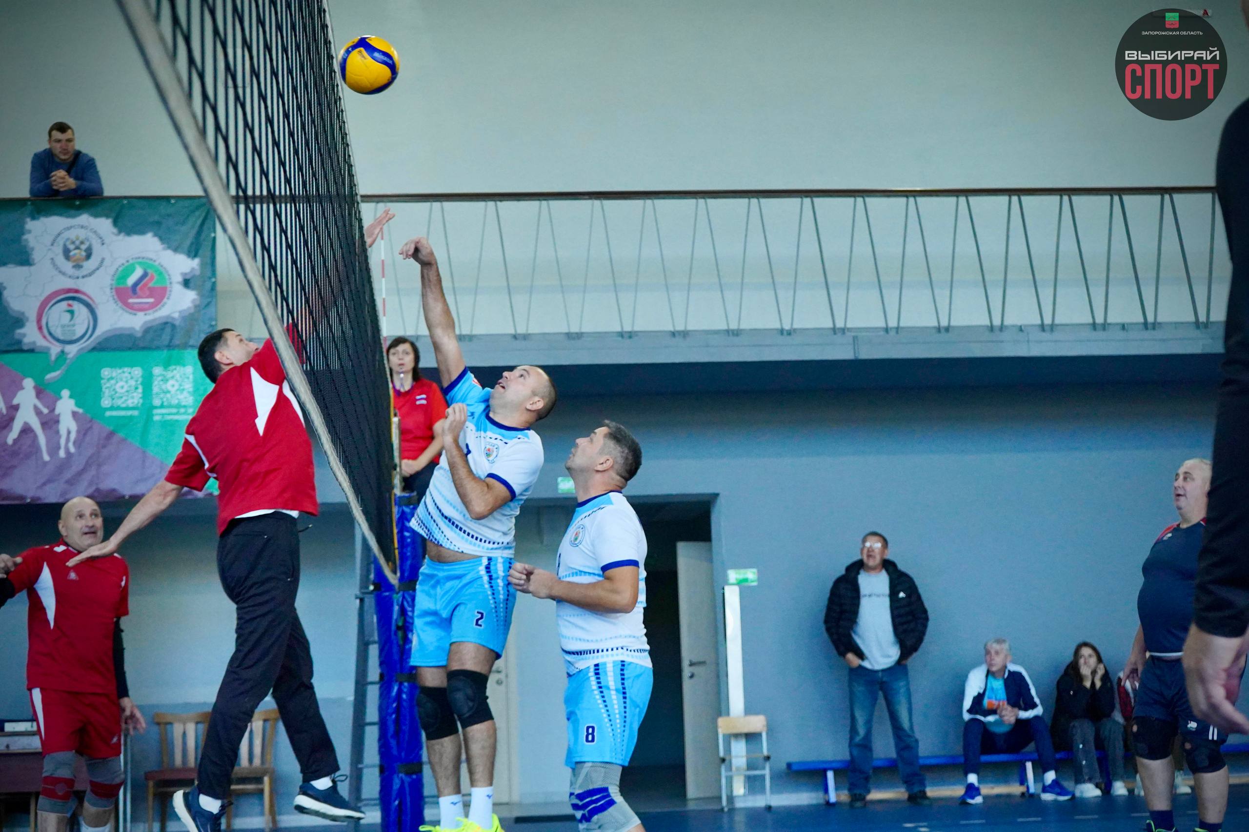 Турнир по волейболу среди мужских команд ветеранов 40+ прошел в Мелитополе Турнир по волейболу среди мужских команд ветеранов 40+ прошел в Мелитополе