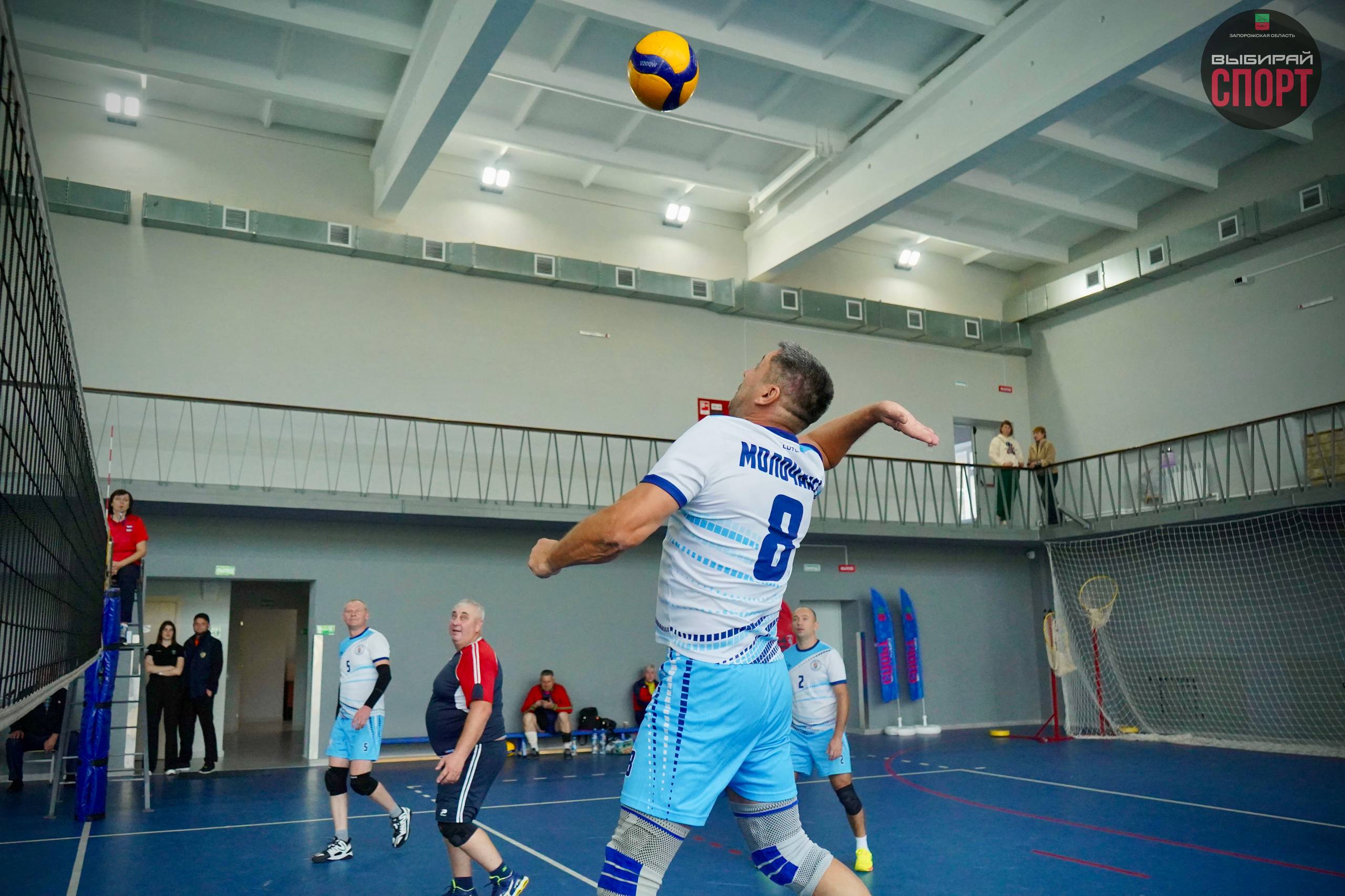 Турнир по волейболу среди мужских команд ветеранов 40+ прошел в Мелитополе Турнир по волейболу среди мужских команд ветеранов 40+ прошел в Мелитополе