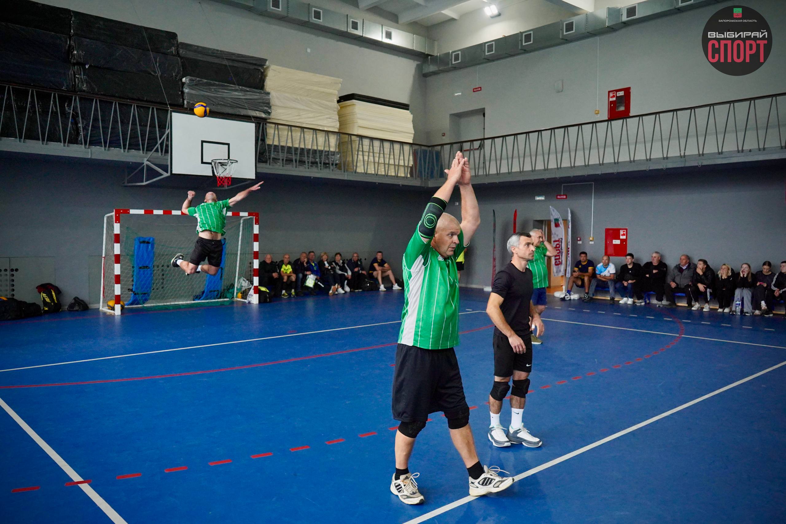 Турнир по волейболу среди мужских команд ветеранов 40+ прошел в Мелитополе Турнир по волейболу среди мужских команд ветеранов 40+ прошел в Мелитополе