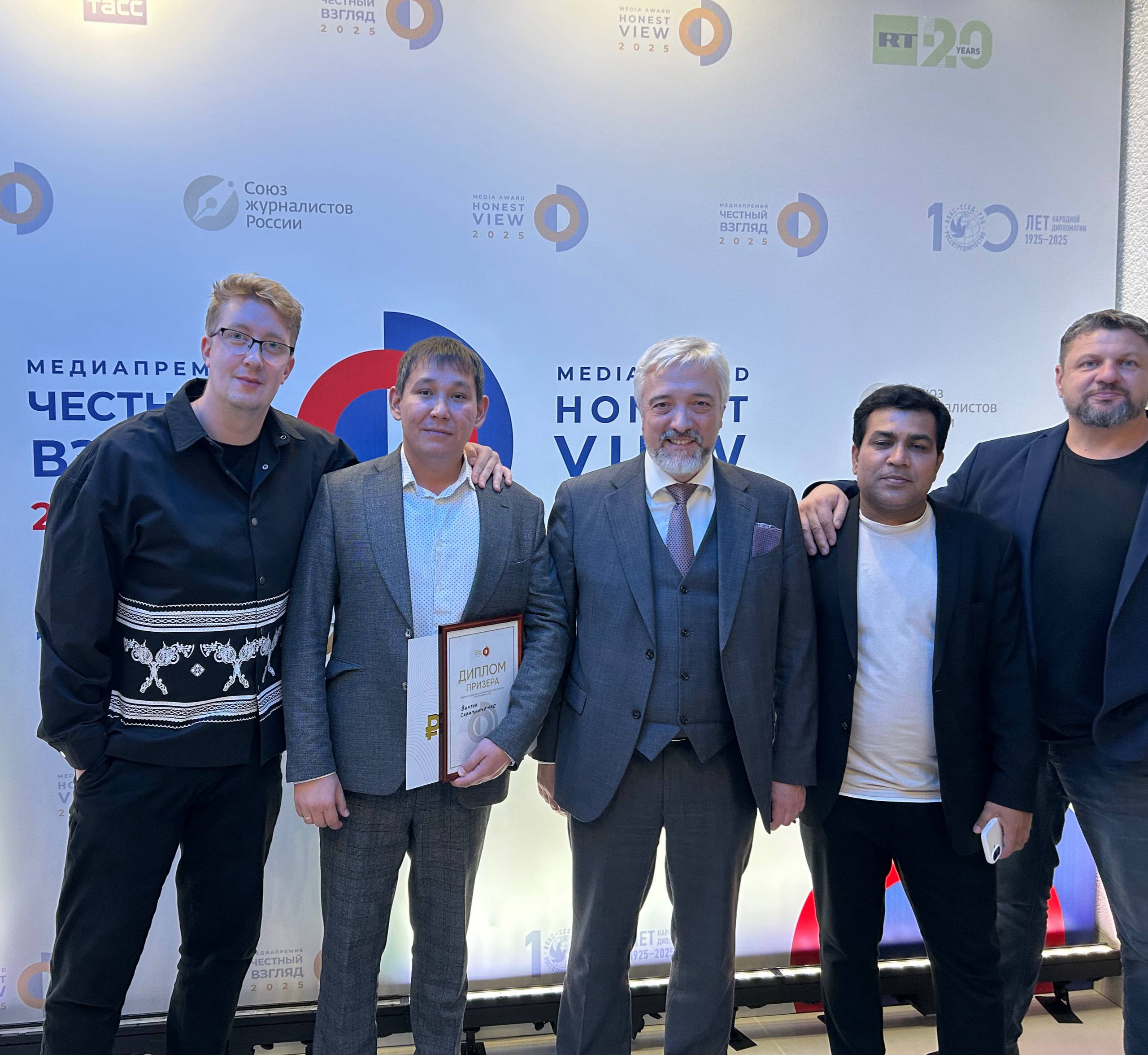 Журналисты из Казахстана и Индии, участники нашего пресс-тура в Запорожскую область стали победителями конкурса «Честный взгляд» в номинации «Лучший материал в жанре публицистики и документалистики» Журналисты из Казахстана и Индии, участники нашего пресс-тура в Запорожскую область стали победителями конкурса «Честный взгляд» в номинации «Лучший материал в жанре публицистики и документалистики»