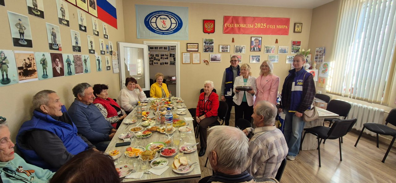 На днях в Мелитополе актив регионального отделения ЛДПР Запорожской области посетил общество военных ветеранов и инвалидов, чтобы поздравить наших дорогих бабушек и дедушек с их праздником — с наступающим Днём старшего... На днях в Мелитополе актив регионального отделения ЛДПР Запорожской области посетил общество военных ветеранов и инвалидов, чтобы поздравить наших дорогих бабушек и дедушек с их праздником — с наступающим Днём старшего...