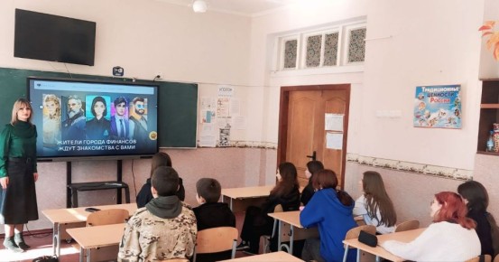 Депутат от ЛДПР провела урок финансовой грамотности для старшеклассников