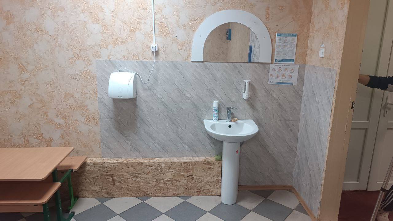 В ГБУ ОО ЗО «Ефремовская средняя общеобразовательная школа № 41» г.о. Мелитополь своими силами создали уютную комнату для питания детей В ГБУ ОО ЗО «Ефремовская средняя общеобразовательная школа № 41» г.о. Мелитополь своими силами создали уютную комнату для питания детей