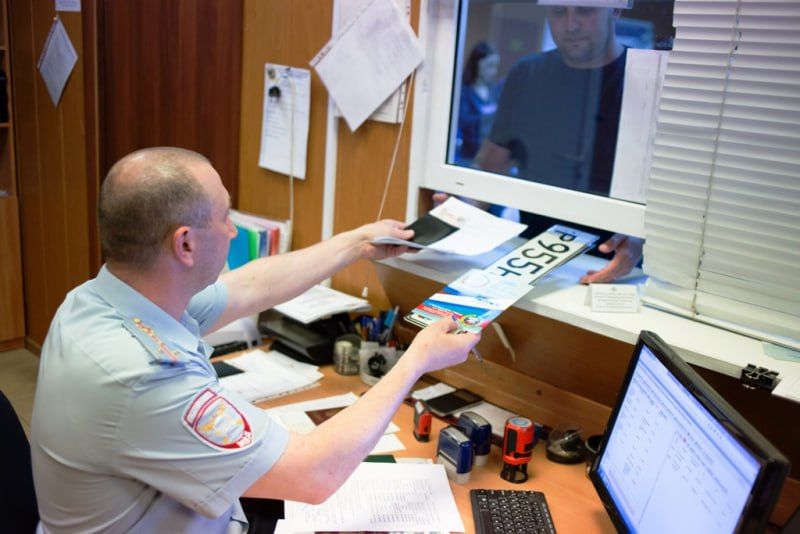 Как поставить на учет приобретенный автомобиль?