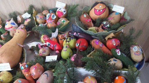 Воспитанники творческого кружка открыли в Пологах выставку «Чудо огородное»