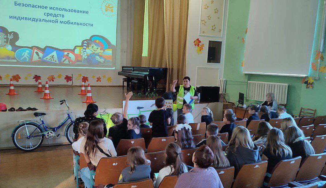 Команда мобильного комплекса «Лаборатории Безопасности» Центра внешкольного образования в гостях у воспитанников и педагогов Мелитопольской Детской школы искусств Команда мобильного комплекса «Лаборатории Безопасности» Центра внешкольного образования в гостях у воспитанников и педагогов Мелитопольской Детской школы искусств