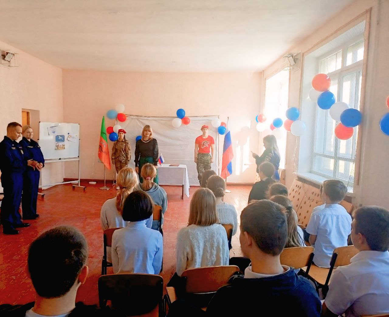 В Бердянске открылся новый школьный спасательный отряд "Буревестник" В Бердянске открылся новый школьный спасательный отряд "Буревестник"