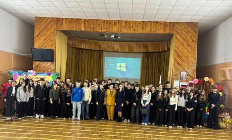 В преддверии осенних каникул сотрудники Госавтоинспекции города Мелитополя посетили общеобразовательные организации, чтобы напомнить учащимся о Правилах дорожного движения и мерах безопасности на дорогах