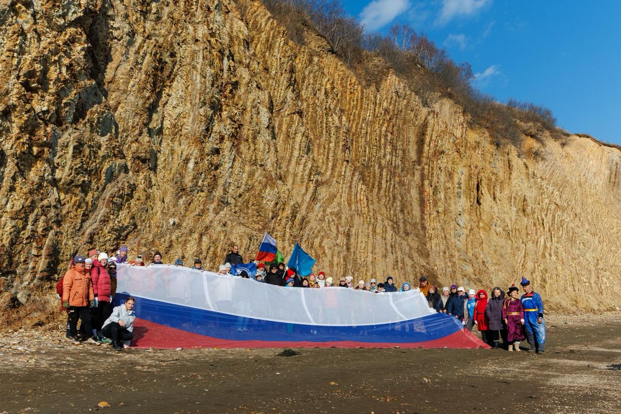 Ко Дню народного единства в регионах России — от Запорожья до Сахалина — прошли экологические субботники в рамках инициативы «Россия — семья семей»