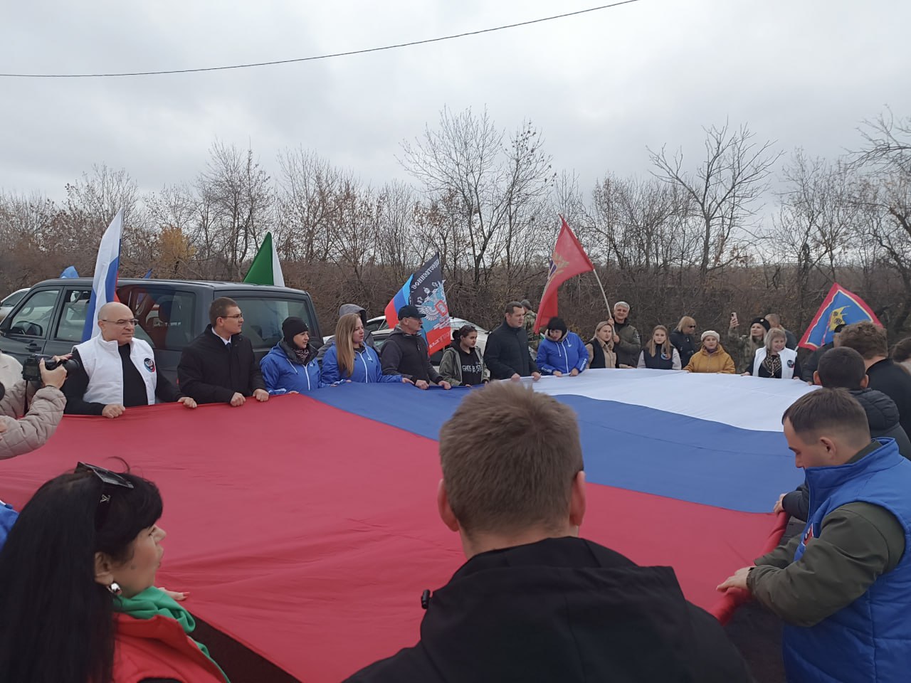 Гигантский флаг России и мурал из 12 матрешек Гигантский флаг России и мурал из 12 матрешек