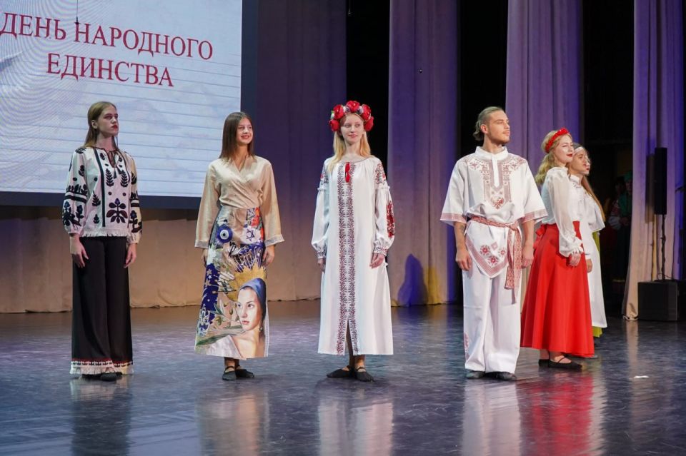 Фестиваль народного творчества «День народного единства» прошел во Дворце культуры железнодорожников Фестиваль народного творчества «День народного единства» прошел во Дворце культуры железнодорожников