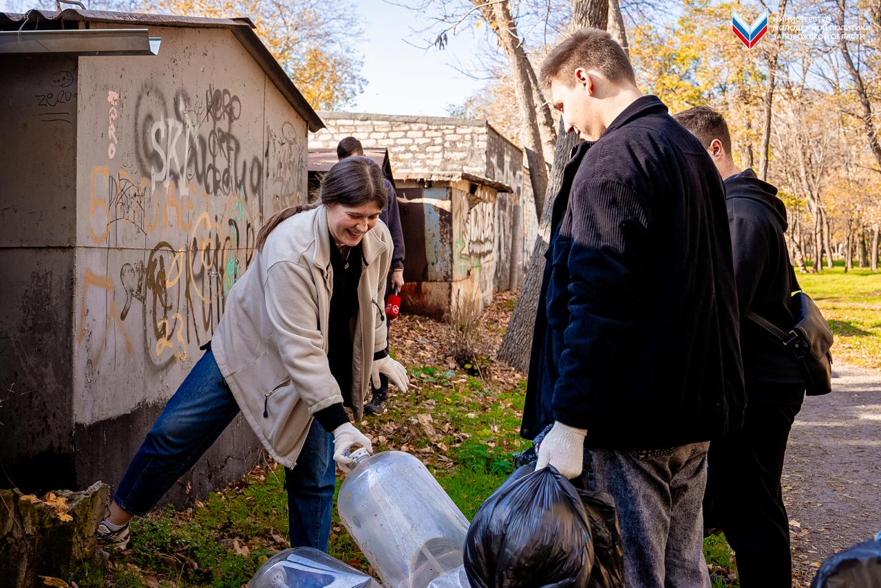 Ко Дню народного единства в регионах России — от Запорожья до Сахалина — прошли экологические субботники в рамках инициативы «Россия — семья семей» Ко Дню народного единства в регионах России — от Запорожья до Сахалина — прошли экологические субботники в рамках инициативы «Россия — семья семей»