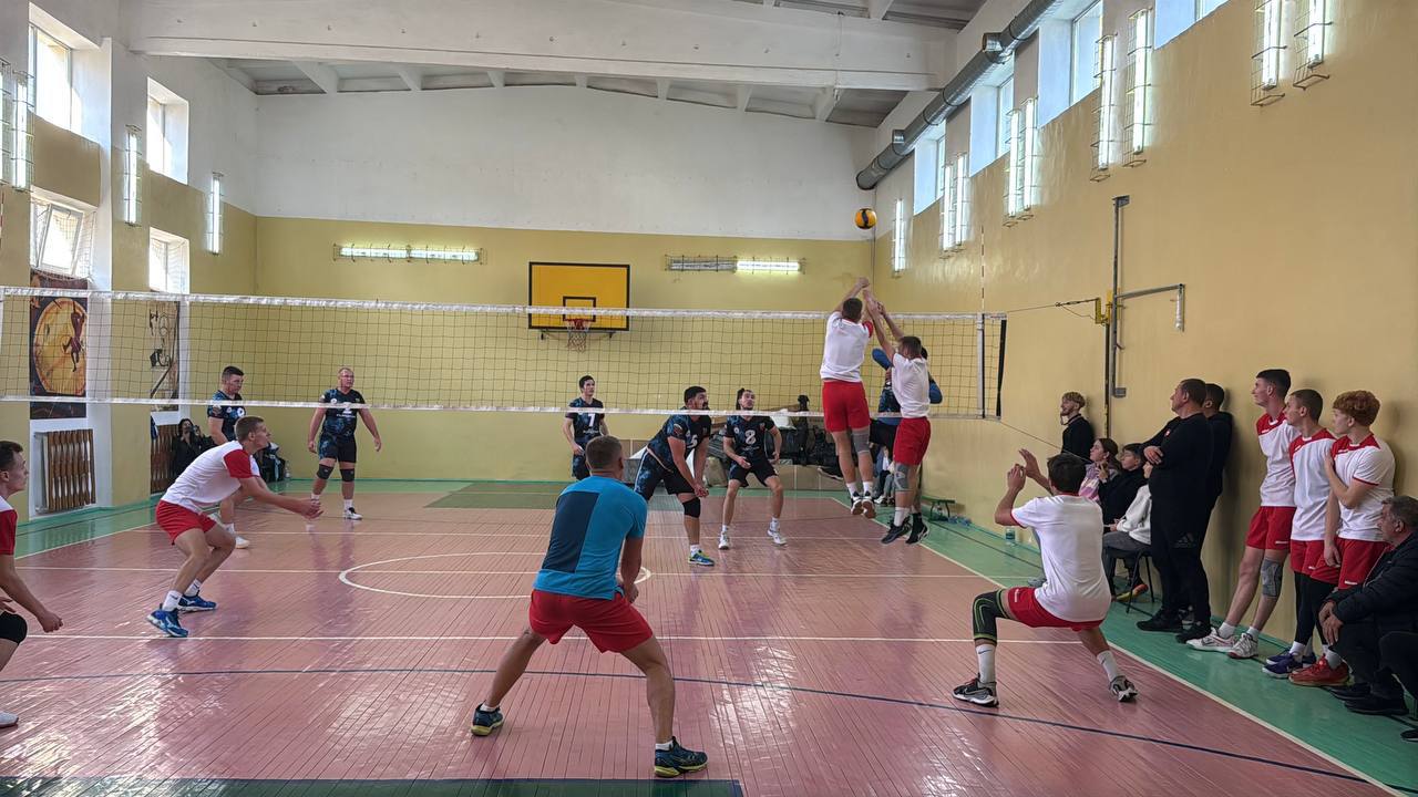 Волейбольный турнир ко Дню народного единства прошел в пгт.Веселое Волейбольный турнир ко Дню народного единства прошел в пгт.Веселое