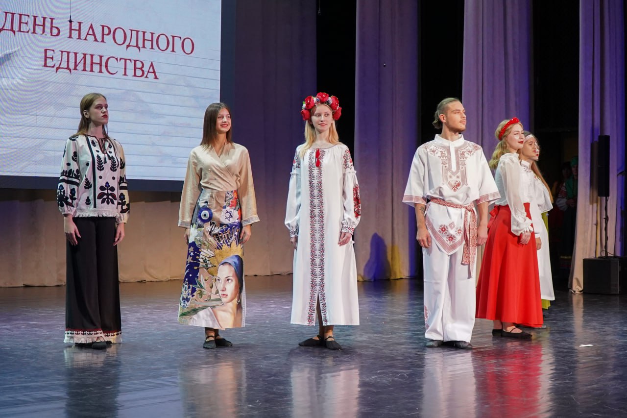 Во Дворце культуры железнодорожников состоялся Фестиваль народного творчества «День народного единства» Во Дворце культуры железнодорожников состоялся Фестиваль народного творчества «День народного единства»