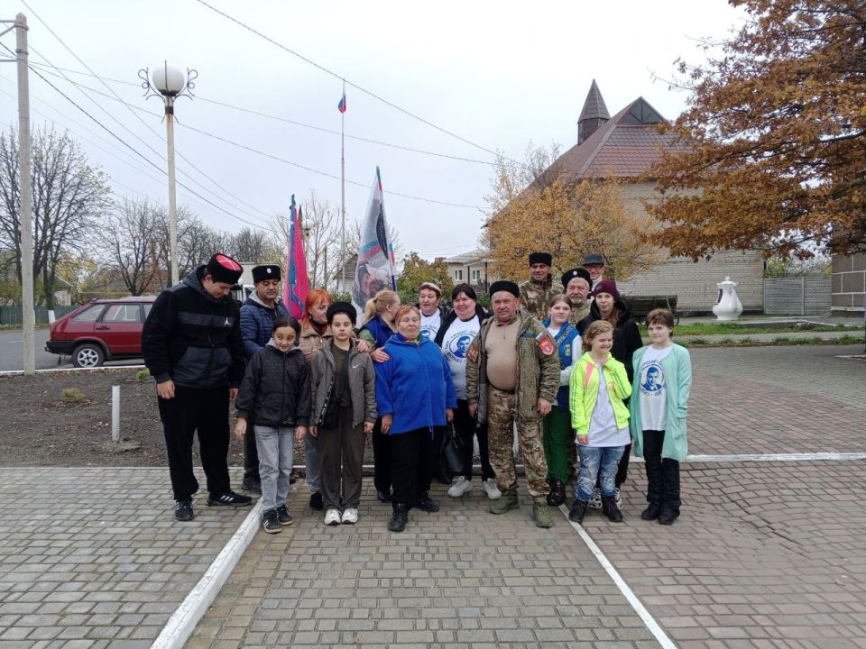 В райцентре Весёлое ЛДПР и казачество отметили День народного единства вместе В райцентре Весёлое ЛДПР и казачество отметили День народного единства вместе