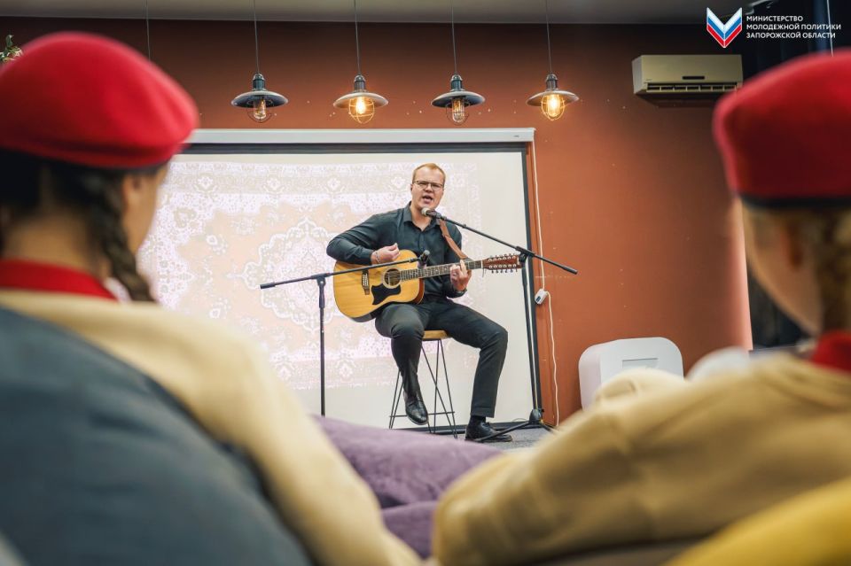 В Мелитополе состоялась фестивальная программа, посвящённая празднованию Дня народного единства В Мелитополе состоялась фестивальная программа, посвящённая празднованию Дня народного единства