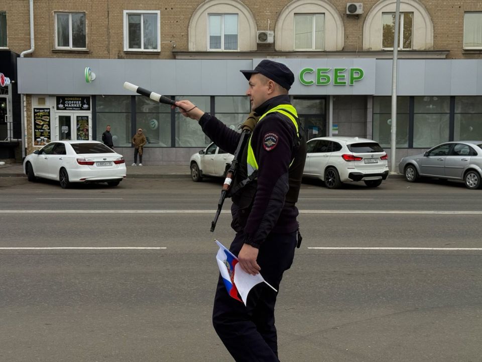 Госавтоинспекция города Мелитополя поздравляет жителей и гостей города с Днём народного единства!! Госавтоинспекция города Мелитополя поздравляет жителей и гостей города с Днём народного единства!!