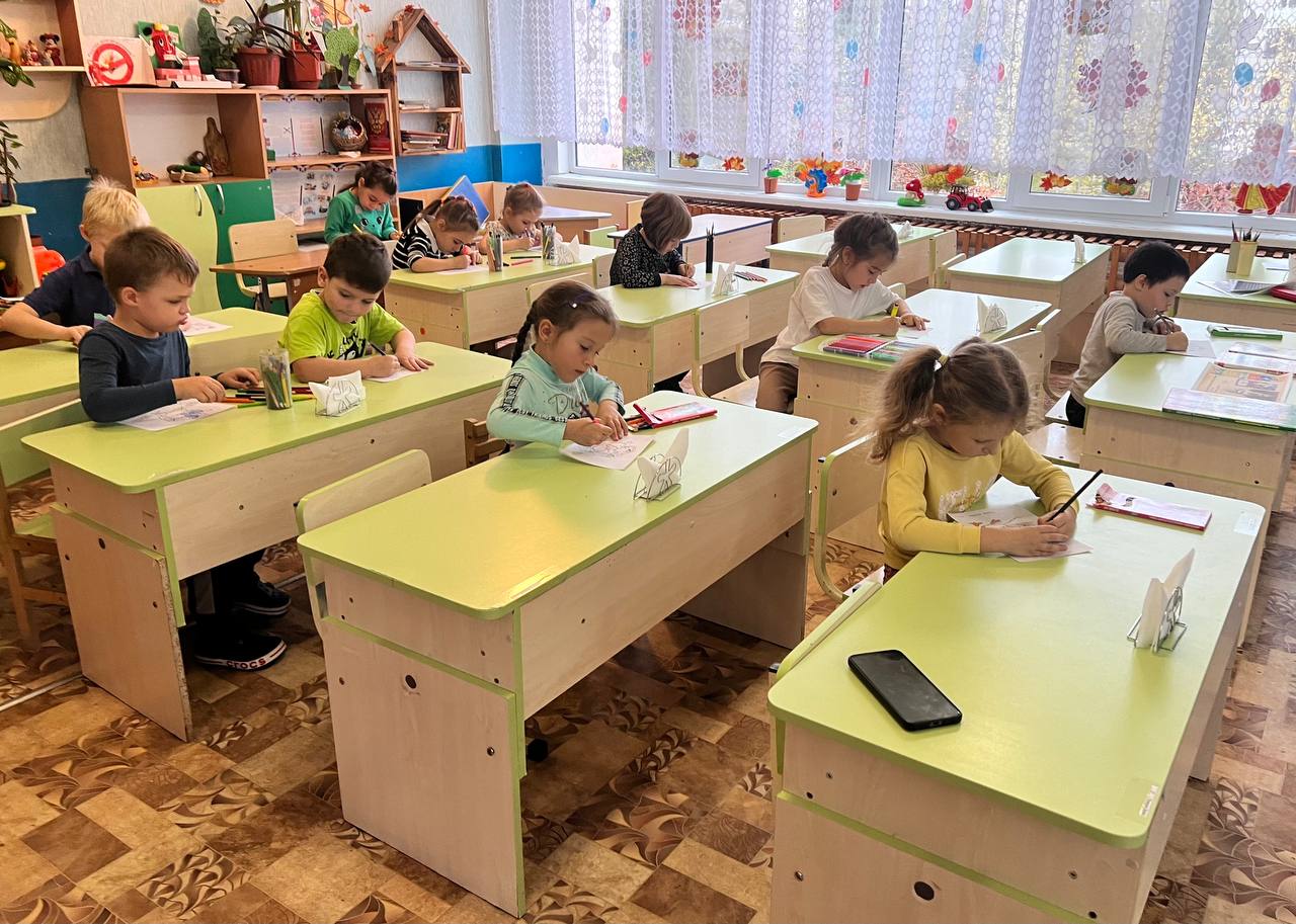 Сотрудники Мелитопольской областной научной библиотеки им. Горького с воспитанниками дошкольной образовательной организации № 41 «Василёк» провели литературное путешествие «Добрые сказки Мамина - Сибиряка» Сотрудники Мелитопольской областной научной библиотеки им. Горького с воспитанниками дошкольной образовательной организации № 41 «Василёк» провели литературное путешествие «Добрые сказки Мамина - Сибиряка»