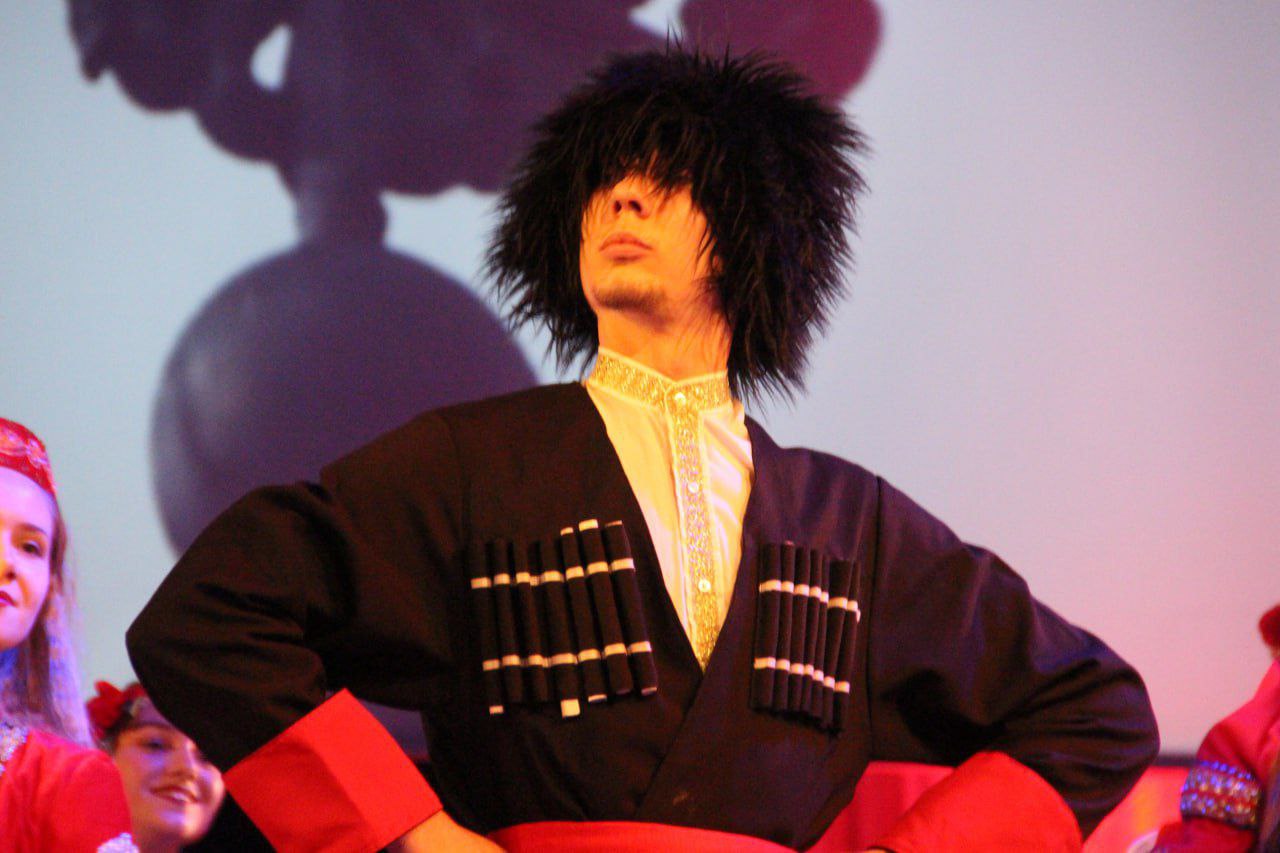 Праздничная концертная программа «Сила России в единстве», приуроченная ко Дню народного единства, прошла в Областном центре искусств и народного творчества в Мелитополе Праздничная концертная программа «Сила России в единстве», приуроченная ко Дню народного единства, прошла в Областном центре искусств и народного творчества в Мелитополе