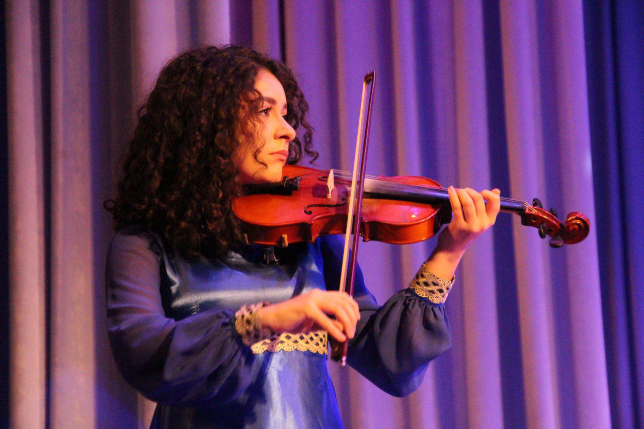 Праздничная концертная программа «Сила России в единстве», приуроченная ко Дню народного единства, прошла в Областном центре искусств и народного творчества в Мелитополе Праздничная концертная программа «Сила России в единстве», приуроченная ко Дню народного единства, прошла в Областном центре искусств и народного творчества в Мелитополе