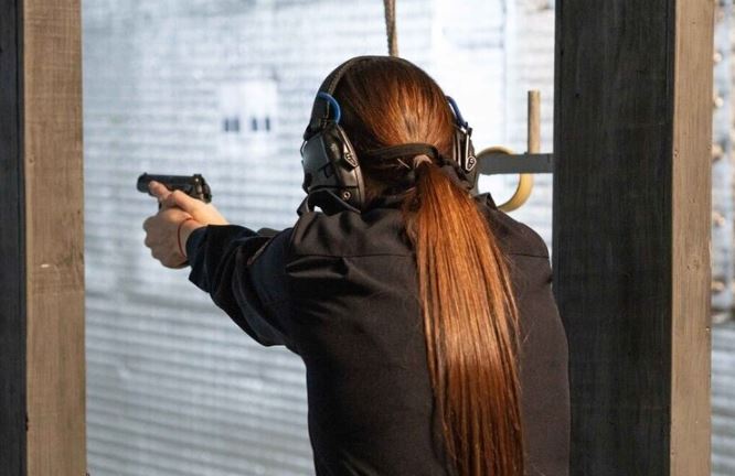 В честь Дня сотрудника органов внутренних дел России в Главном управлении МВД России по Запорожской области состоялись соревнования по практической стрельбе из табельного оружия