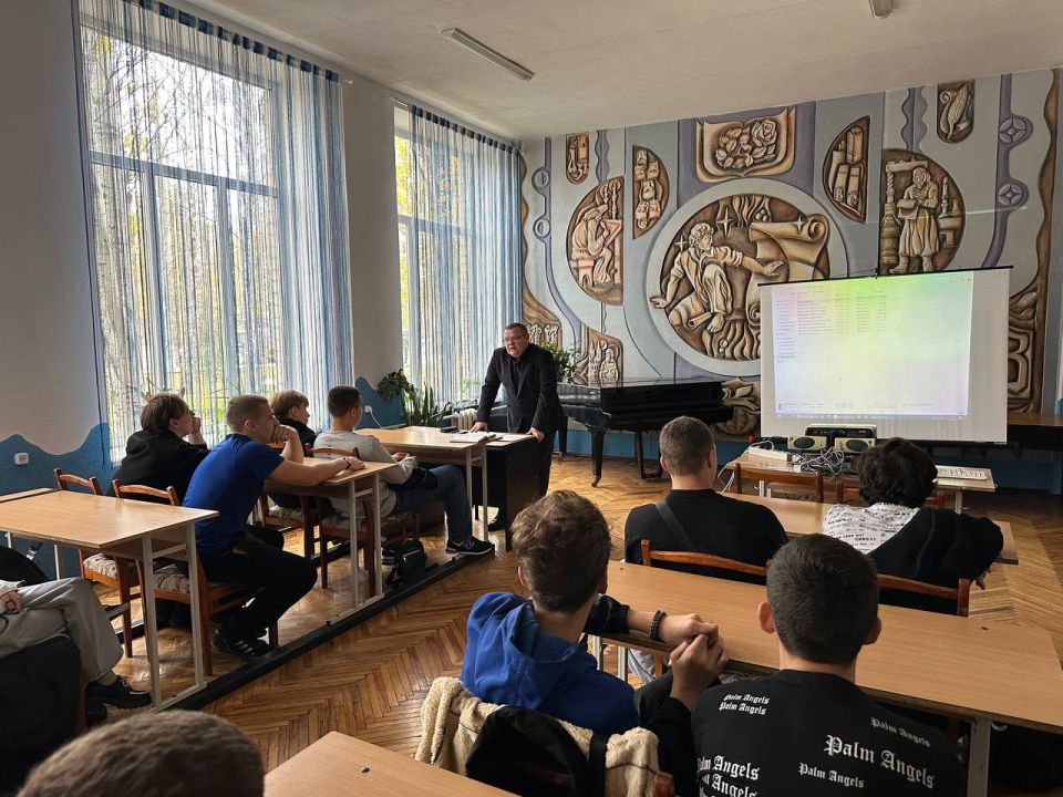 В Мелитопольском многофункциональном колледже прошло мероприятие, направленное на профилактику экстремизма и терроризма среди молодежи