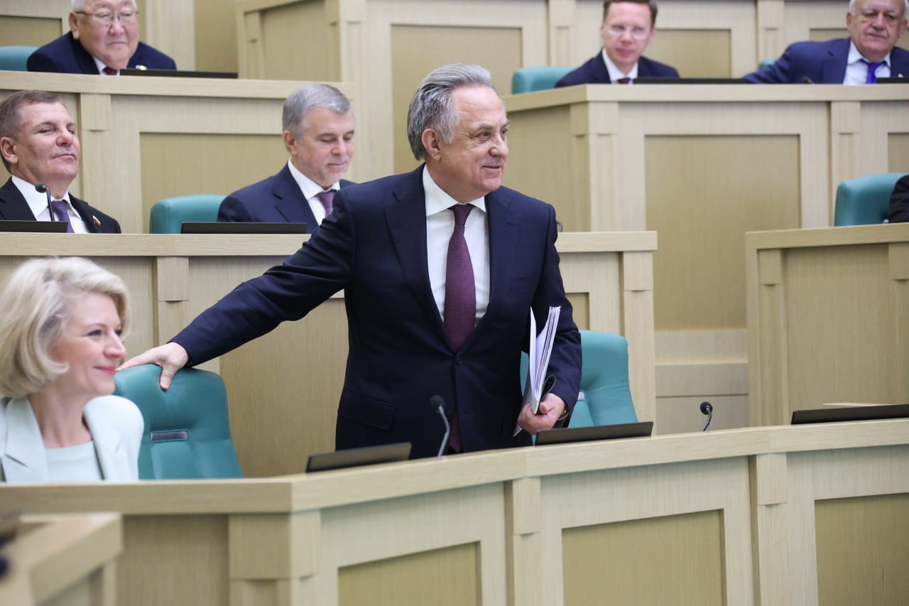 Дмитрий Ворона: Во время правительственного часа с Генеральным директором АО "ДОМ.РФ" В.Л. Мутко поднял вопрос о необходимости появления в воссоединенных регионах арендных домов