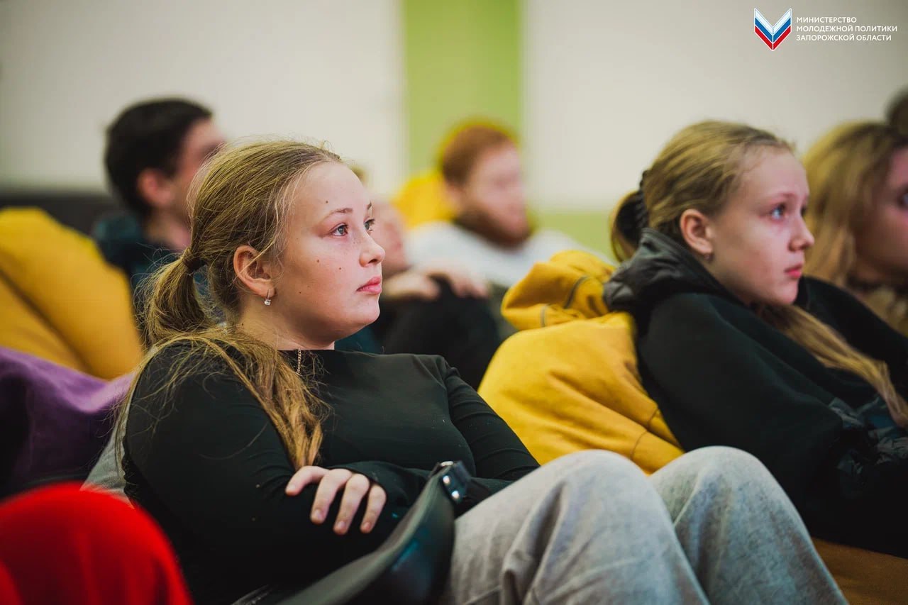 На площадке Мелитопольского молодёжного центра состоялся премьерный показ документального фильма Ольги Калединой «Встреча героев СВО» На площадке Мелитопольского молодёжного центра состоялся премьерный показ документального фильма Ольги Калединой «Встреча героев СВО»