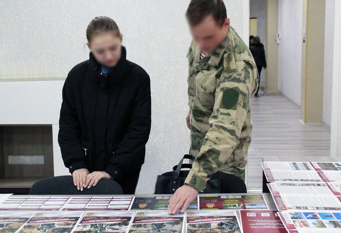 В Мелитополе «Единая Россия» и Росгвардия организовали день открытых дверей в штабе общественной поддержки Единой России В Мелитополе «Единая Россия» и Росгвардия организовали день открытых дверей в штабе общественной поддержки Единой России