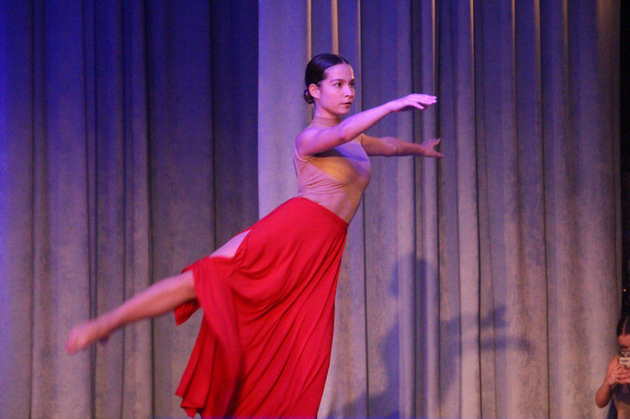 Концерт студенческих творческих коллективов Луганской государственной академии культуры и искусств имени Михаила Матусовского «Искусство, воспетое сердцем» прошел в Областном центре искусств и народного творчества в... Концерт студенческих творческих коллективов Луганской государственной академии культуры и искусств имени Михаила Матусовского «Искусство, воспетое сердцем» прошел в Областном центре искусств и народного творчества в...