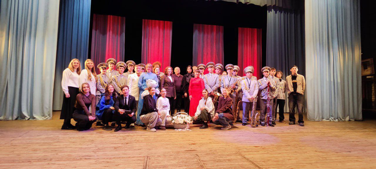 Концерт студенческих творческих коллективов Луганской государственной академии культуры и искусств имени Михаила Матусовского «Искусство, воспетое сердцем» прошел в Областном центре искусств и народного творчества в... Концерт студенческих творческих коллективов Луганской государственной академии культуры и искусств имени Михаила Матусовского «Искусство, воспетое сердцем» прошел в Областном центре искусств и народного творчества в...