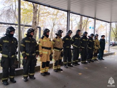 В Мелитополя сотрудники МЧС России отработали слаженность действий при ликвидации условного пожара в областной больнице