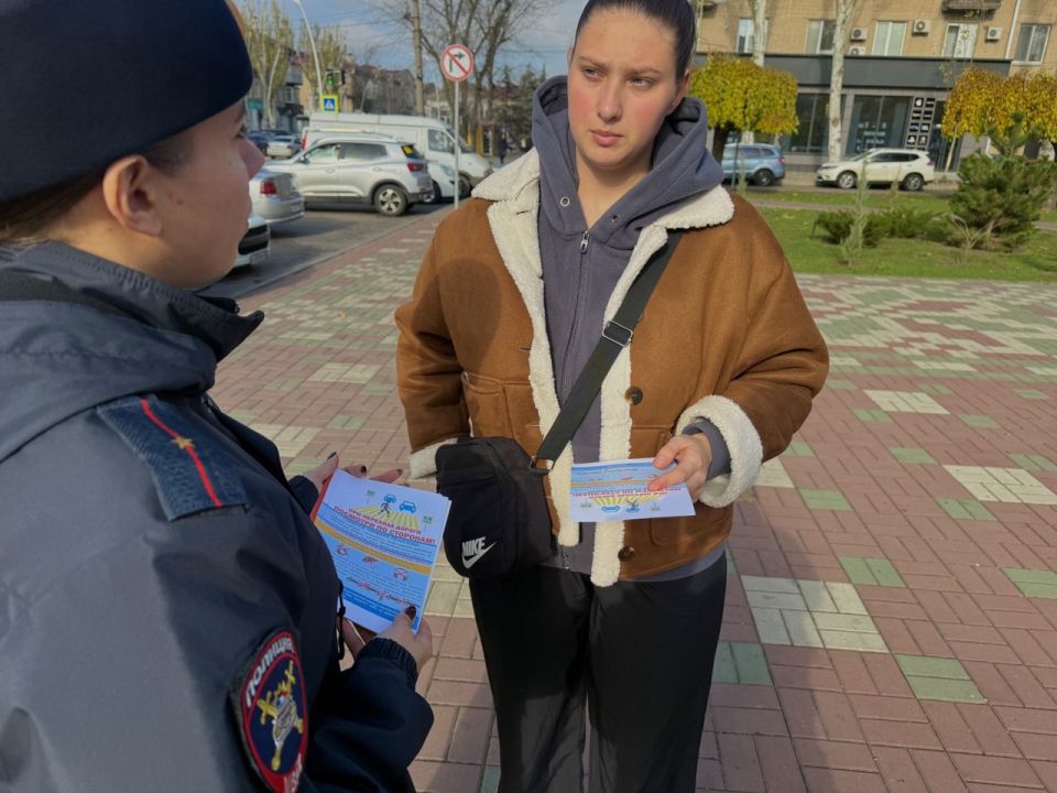 Сотрудники Отдела Госавтоинспекции УМВД России "Мелитопольское" провели профилактическое мероприятие, направленное на снижение аварийности на дорогах с участием пешеходов