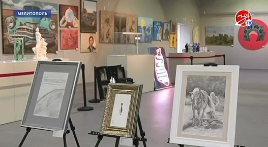 В Мелитополе торжественно открылась международная художественная выставка «Искусство и мир: Великая Победа Жизни», посвященная 80-летию Победы в Великой Отечественной войне