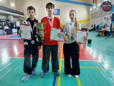 Мелитопольские кикбоксеры блистают на "Кубке Петра I"!