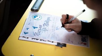 В Мелитополе активисты написали письма бойцам СВО