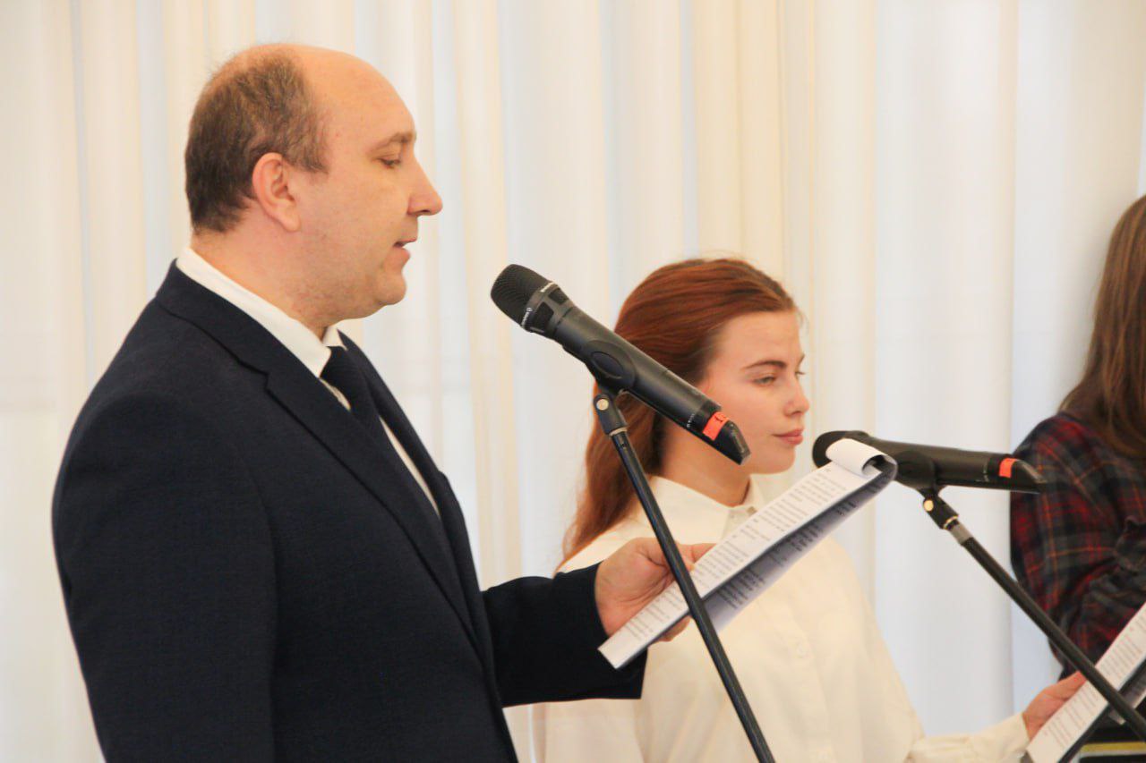 Министр культуры Запорожской области Светлана Назина поздравила писателя Сергея Авдеенко с 50-летием его творчества Министр культуры Запорожской области Светлана Назина поздравила писателя Сергея Авдеенко с 50-летием его творчества