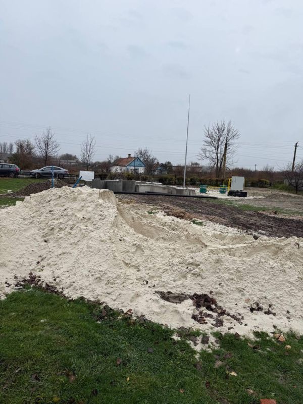 В Светлодолинском шефы из Севастополя завершили копку траншей водопровода и теплосети к новой котельной